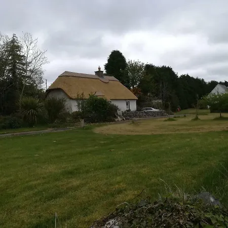 Clare Ecolodge Pensión Feakle